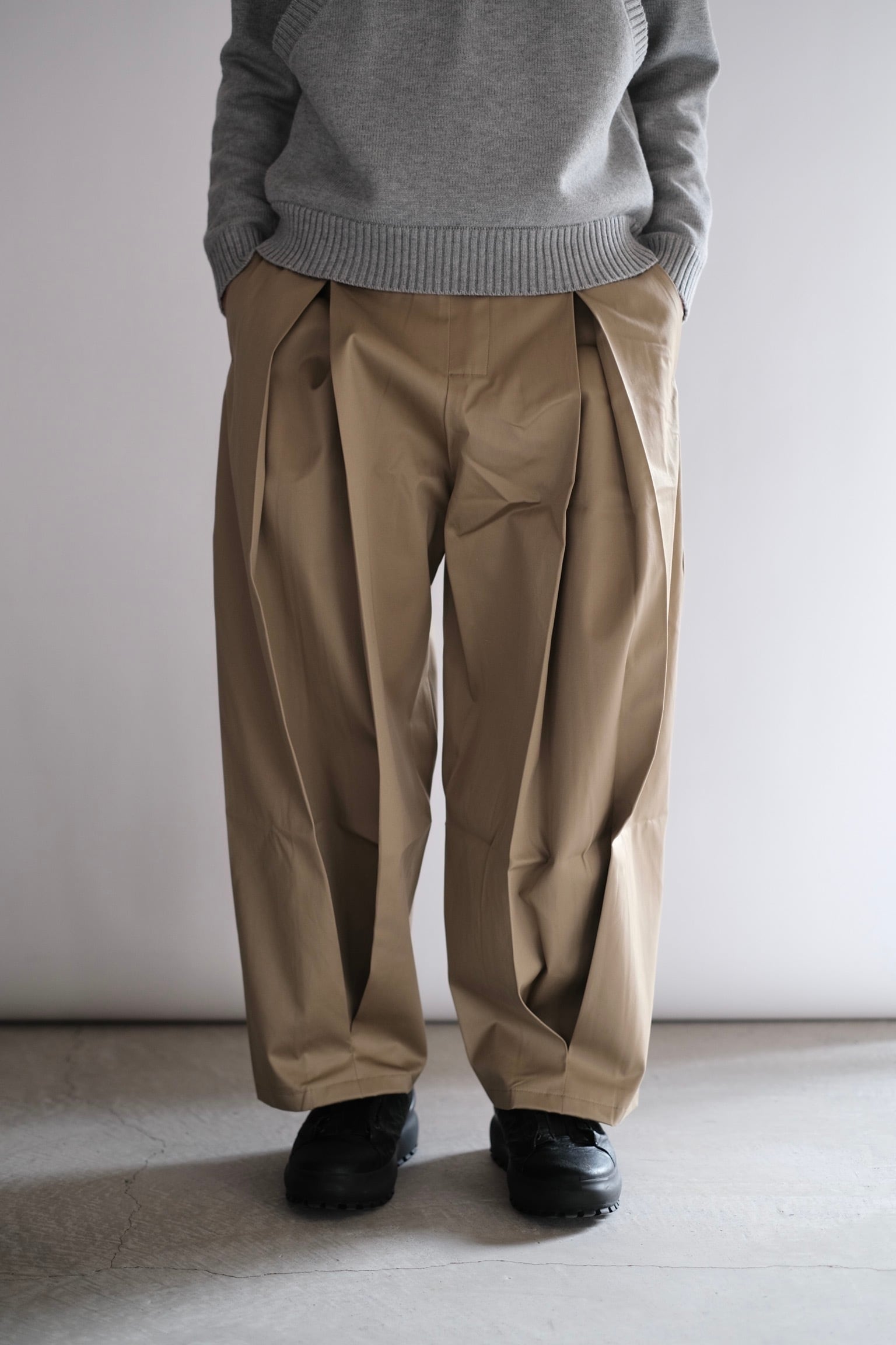 SAGE NATION 24SS BOX PLEAT TROUSER SAND 