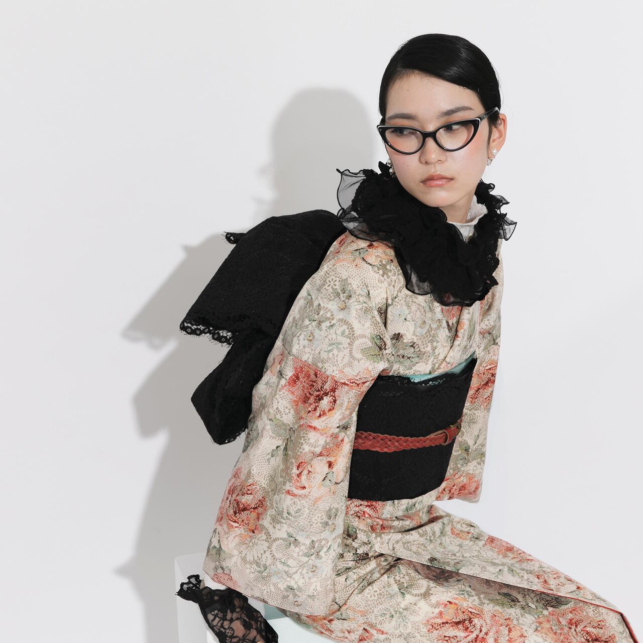 ポップモダンなお着物。 レトロポップ オレンジ/赤/黄 ツバキ柄/総柄 個性派 華やか リボン