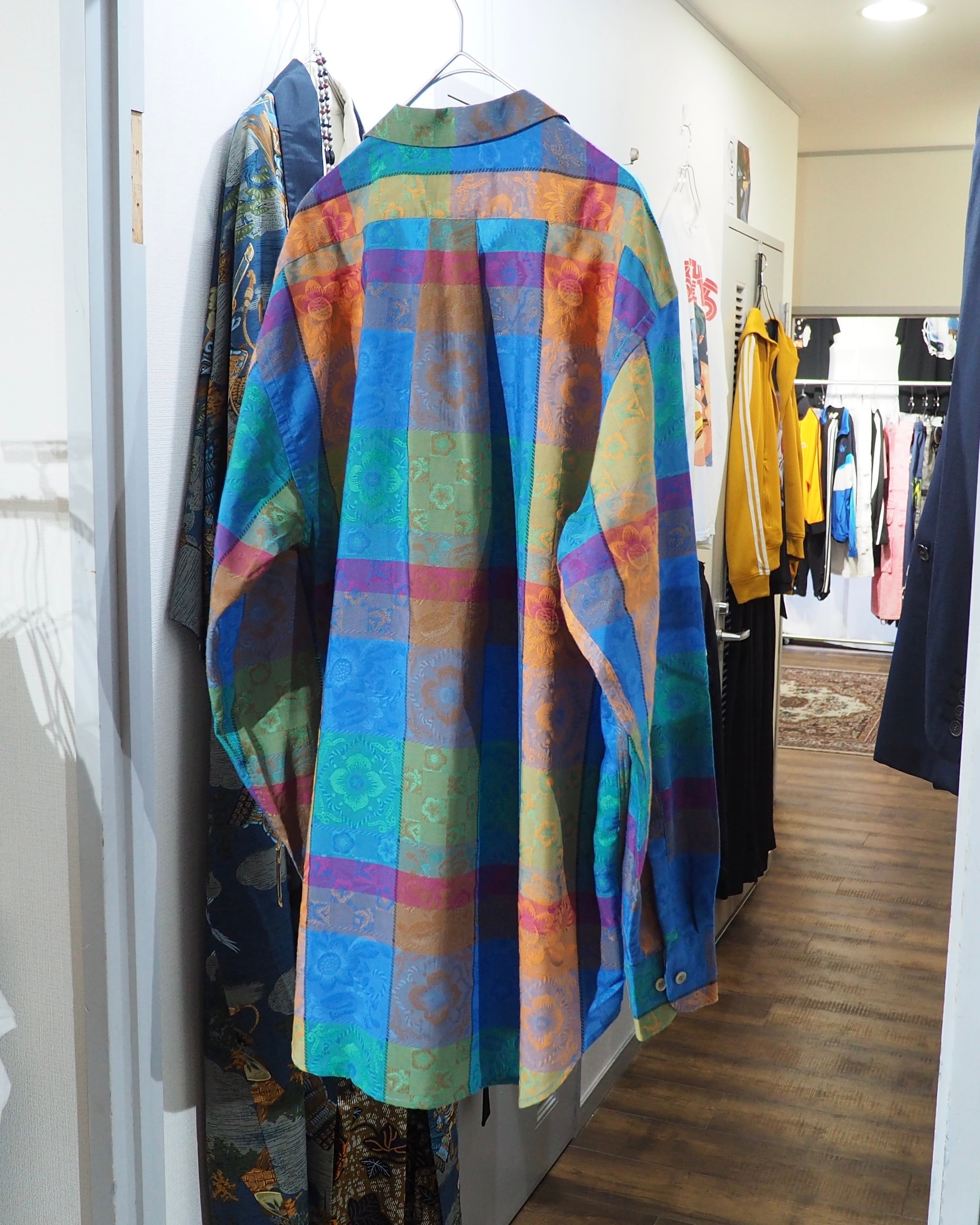" Made in Italy " Multi color Block × Beautiful Flower Embroidery vintage Open collar Shirt