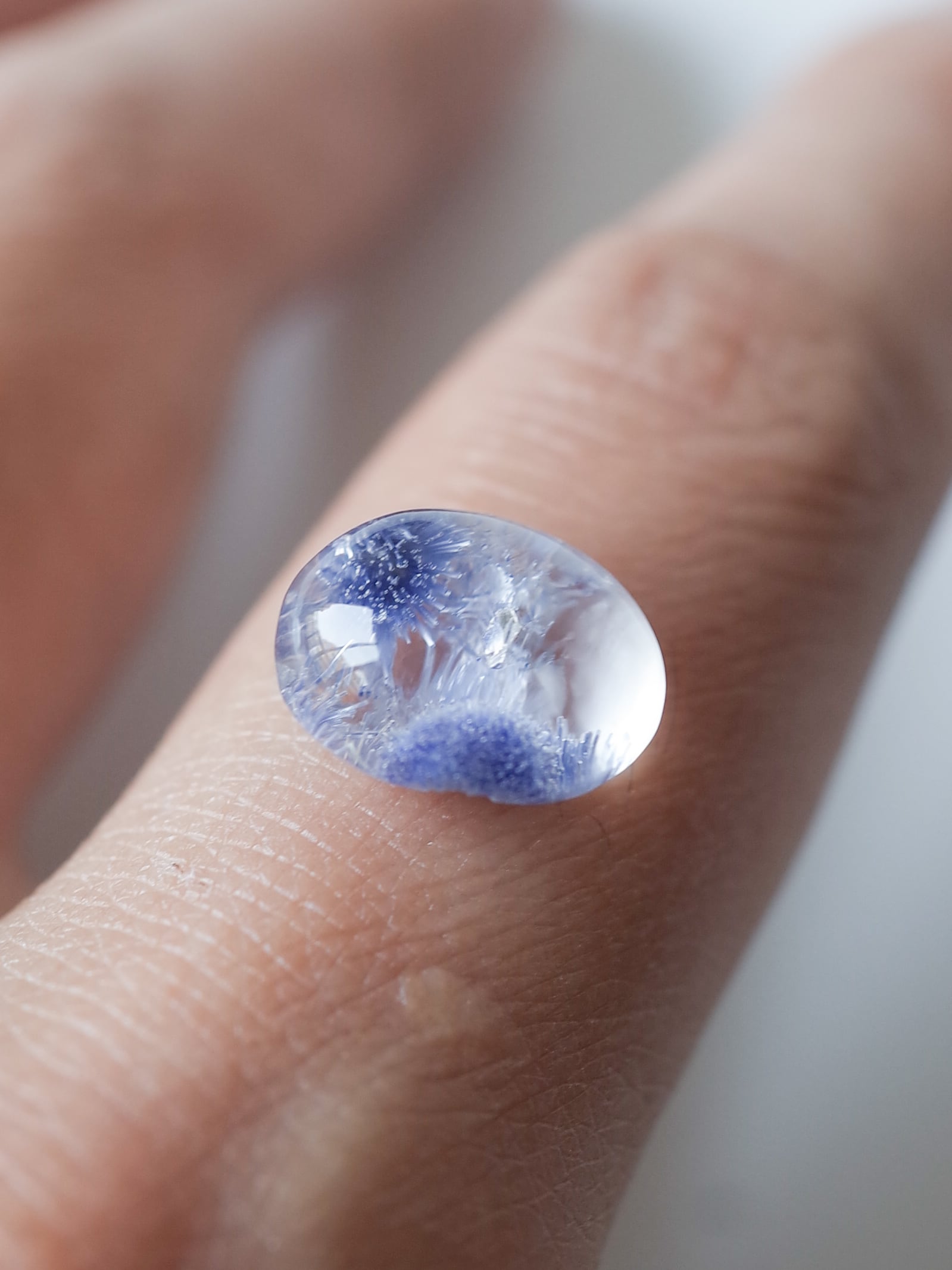 【貫入タイプ】デュモルチェライトインクォーツ - b10