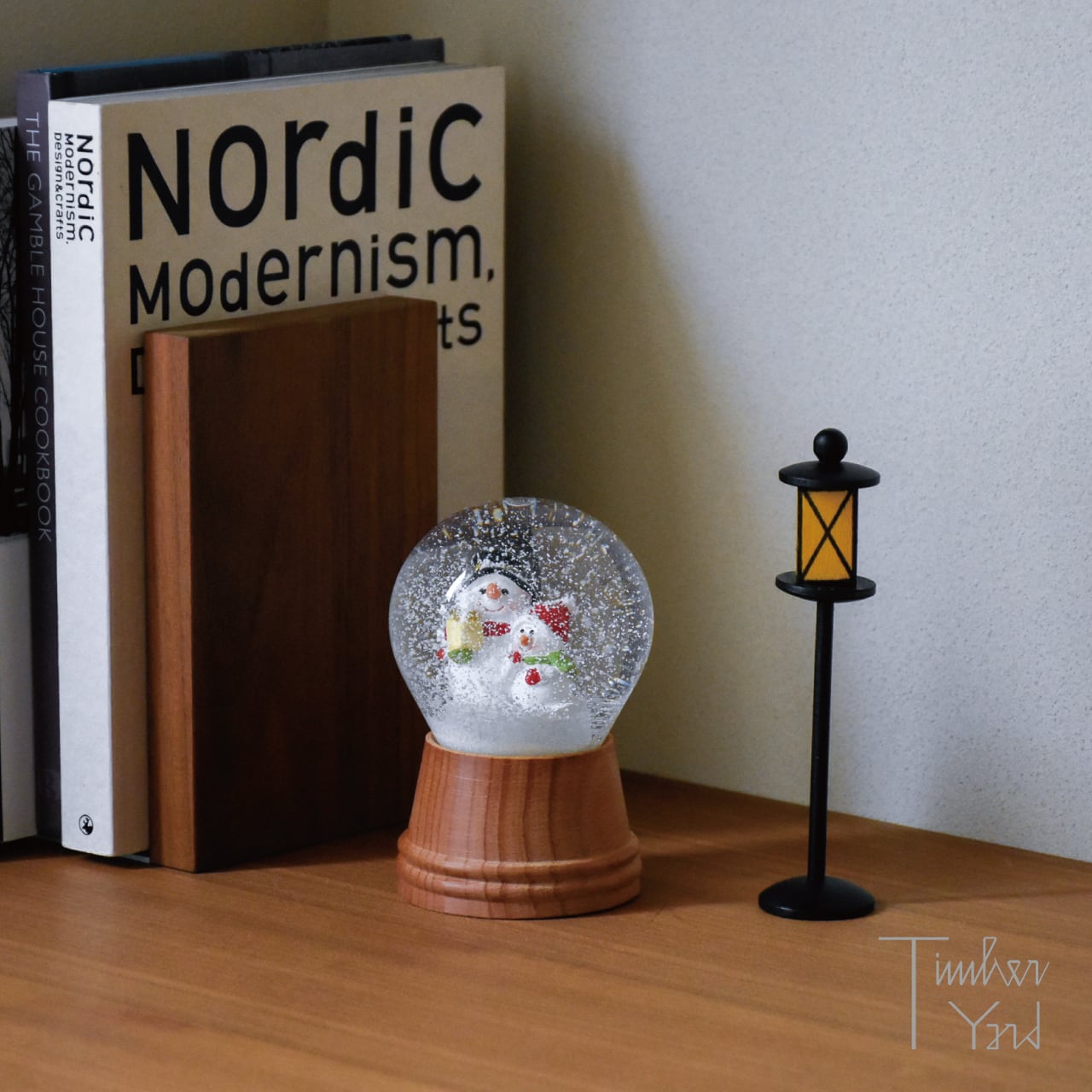 ONLINE限定】スノードーム / 雪だるまたち / 木製台座 / Φ8cm / PERZY