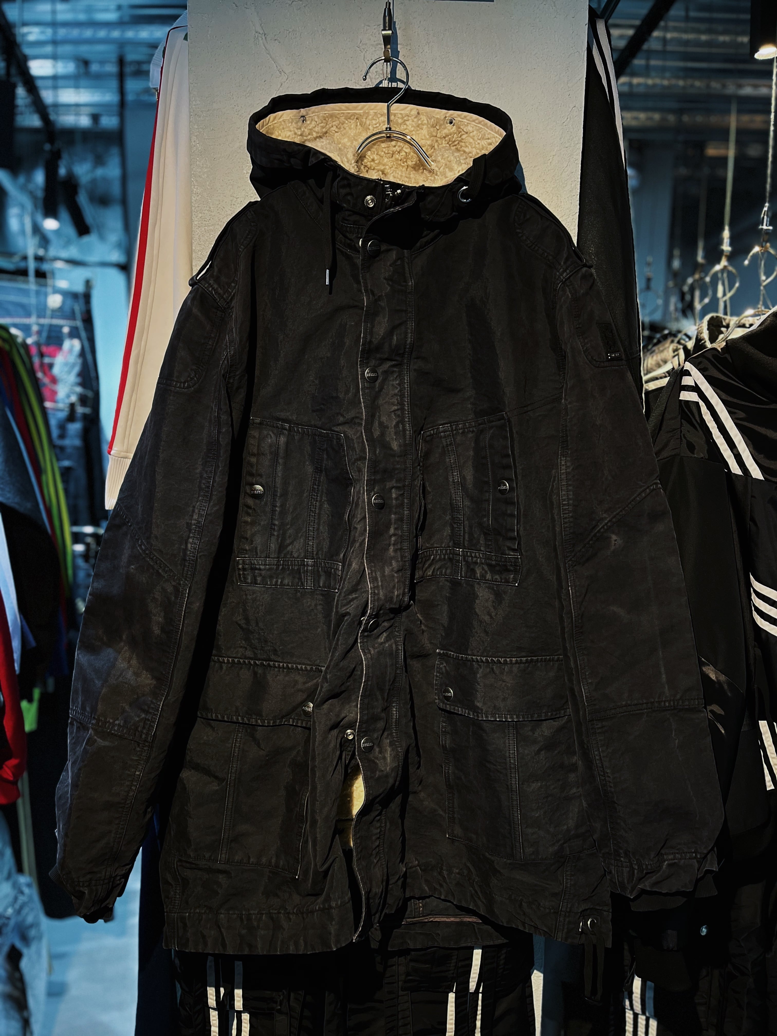"DIESEL"heavy black color Boa lining design jacket