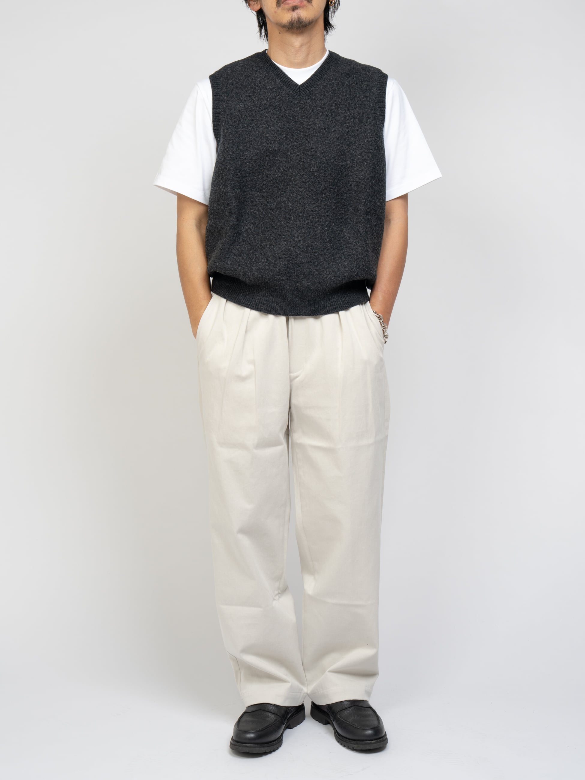 OVY Cotton Wool V-neck Knit Vest Ｌsize Cotton Wool V-neck Knit Vest (black) | OVY