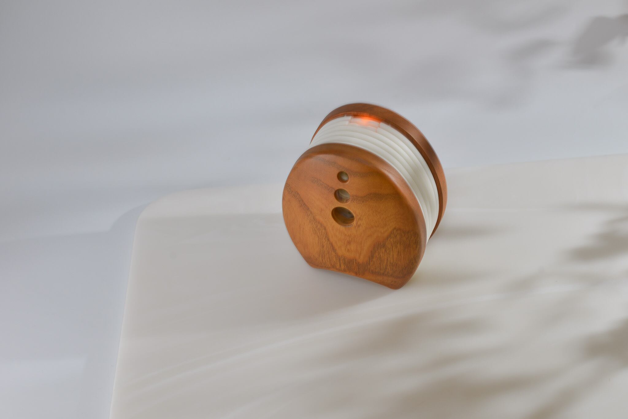 ダブルエイトM アロマグッズ 日本製　展示品 Amazon.co.jp: YUYAKESHIアロマディフューザー 水や熱を使わない 木製