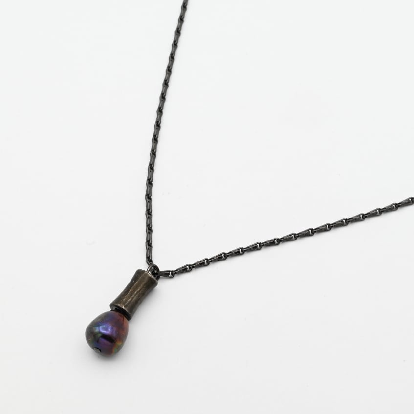 Black Peacock Pearl Top Chrome Coating Necklace / Denmark