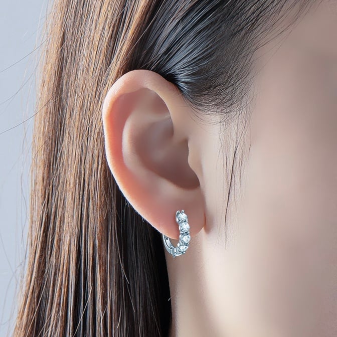 モアサナイト ハーフ ミニフープピアス Silver925プラチナ加工 