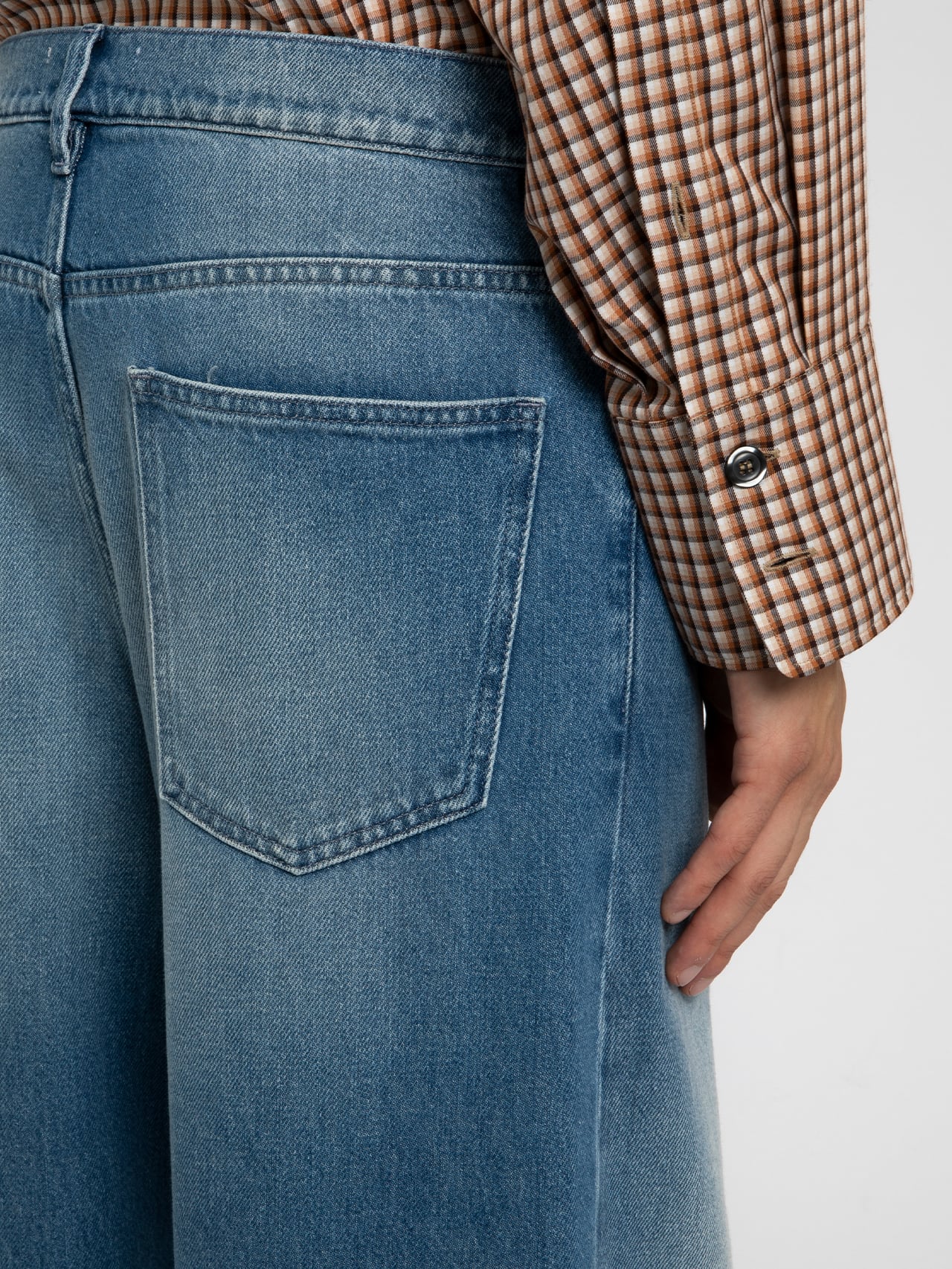 UNEEK BASEMNT - Discover independent style.