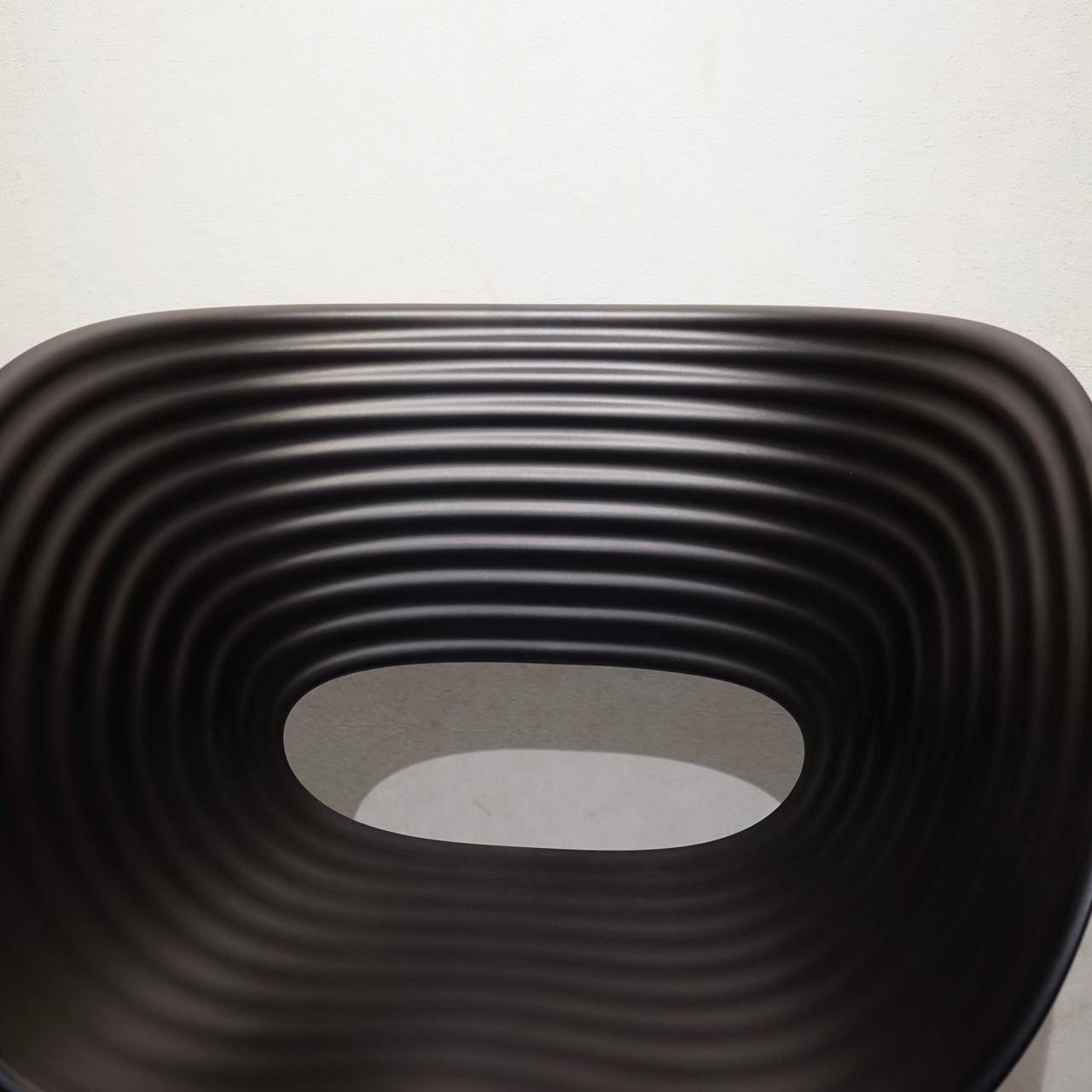 Vitra ヴィトラ Tom Vac トムバック ダイニングチェア アームチェア 椅子 チェア 樹脂座面 クローム脚 モダン ミッドセンチュリー ミニマル