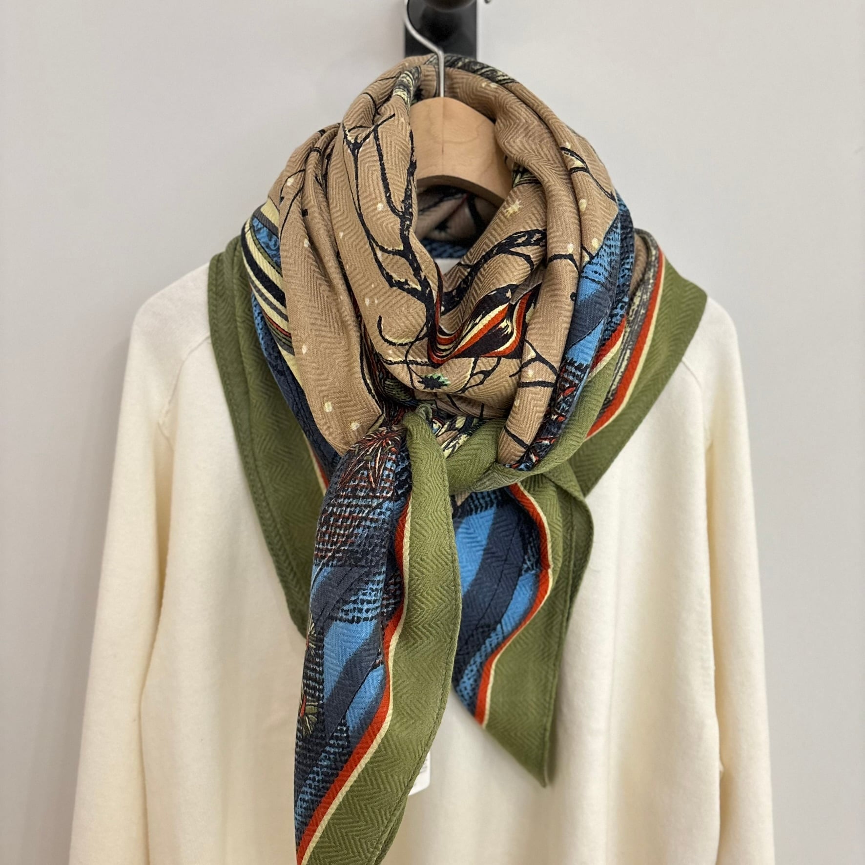 manipuri:16 ウール/シルク ストール (ヒュッゲ) ヘリンボーン織 120cm × 120cm