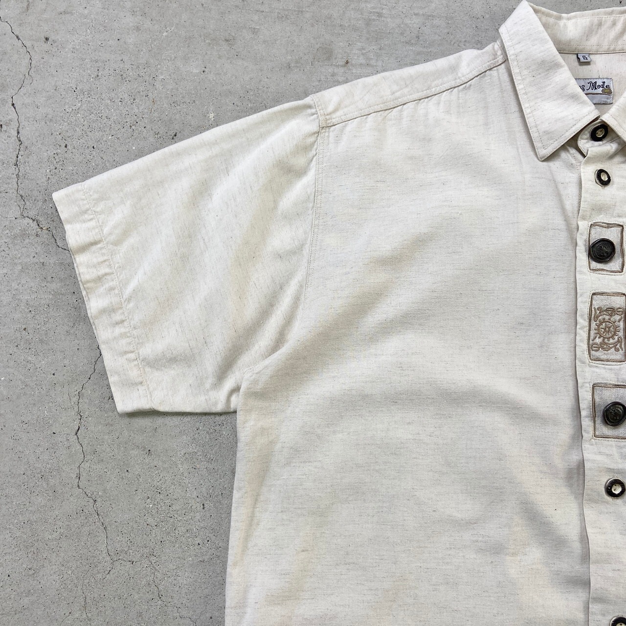 Landhaus Mode チロリアンシャツ チロルシャツ 刺繍デザイン メタル 