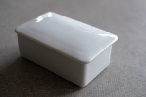 白磁のバターケース