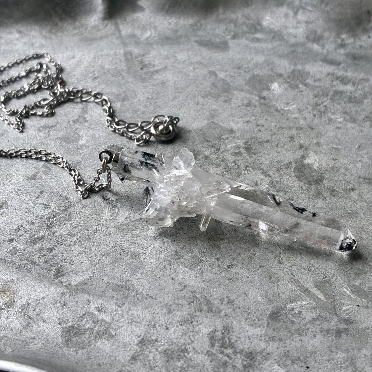水晶の鉱物ネックレス 一点もの 原石 天然石 ハンドメイド