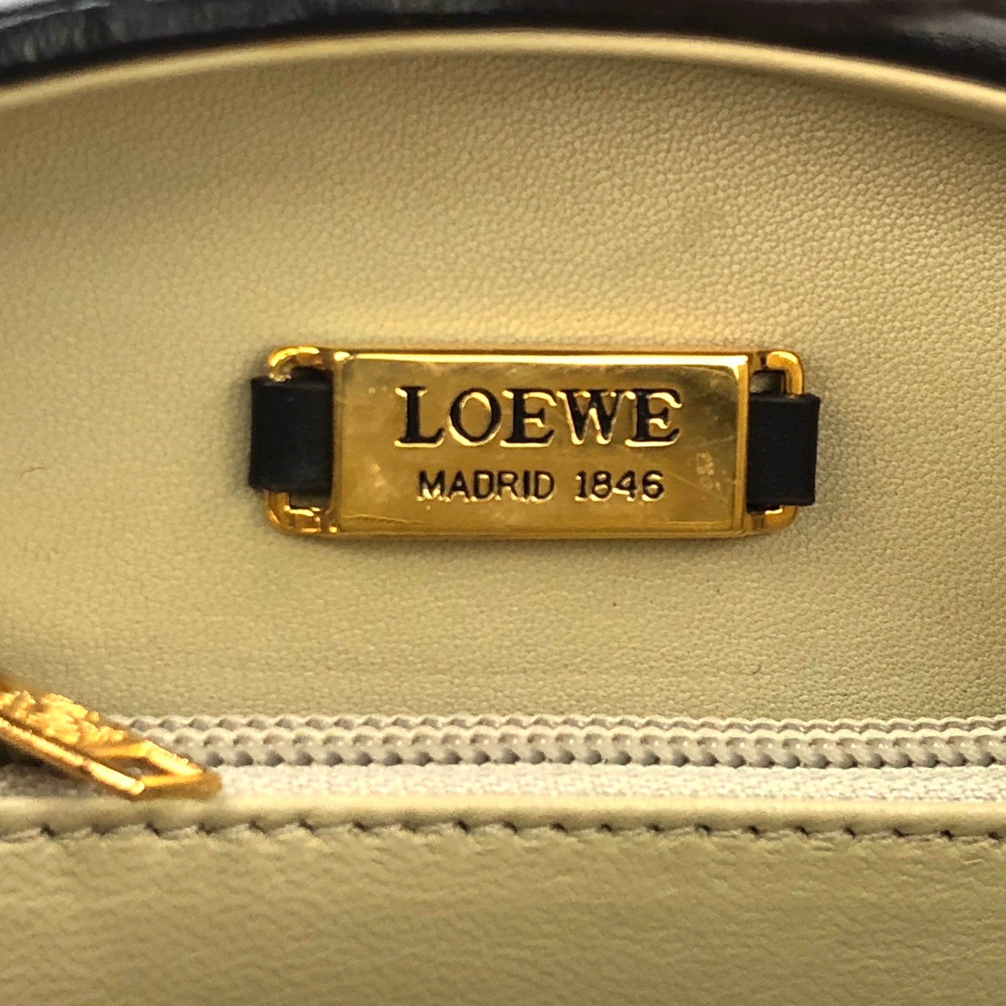 LOEWE ロエベ　アナグラム型押し　丸型　2WAY　レオパード　ブラウン　ショルダーバッグ　ポシェット　ハンドバッグ　2WAY　 vintageヴィンテージ　オールド　fee86h | VintageShop solo powered by BASE