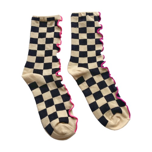 【solmu×HITOTSUDAKE】mellow block check socks（ベージュ×ブラック）濃いピンク×ネオンピンク