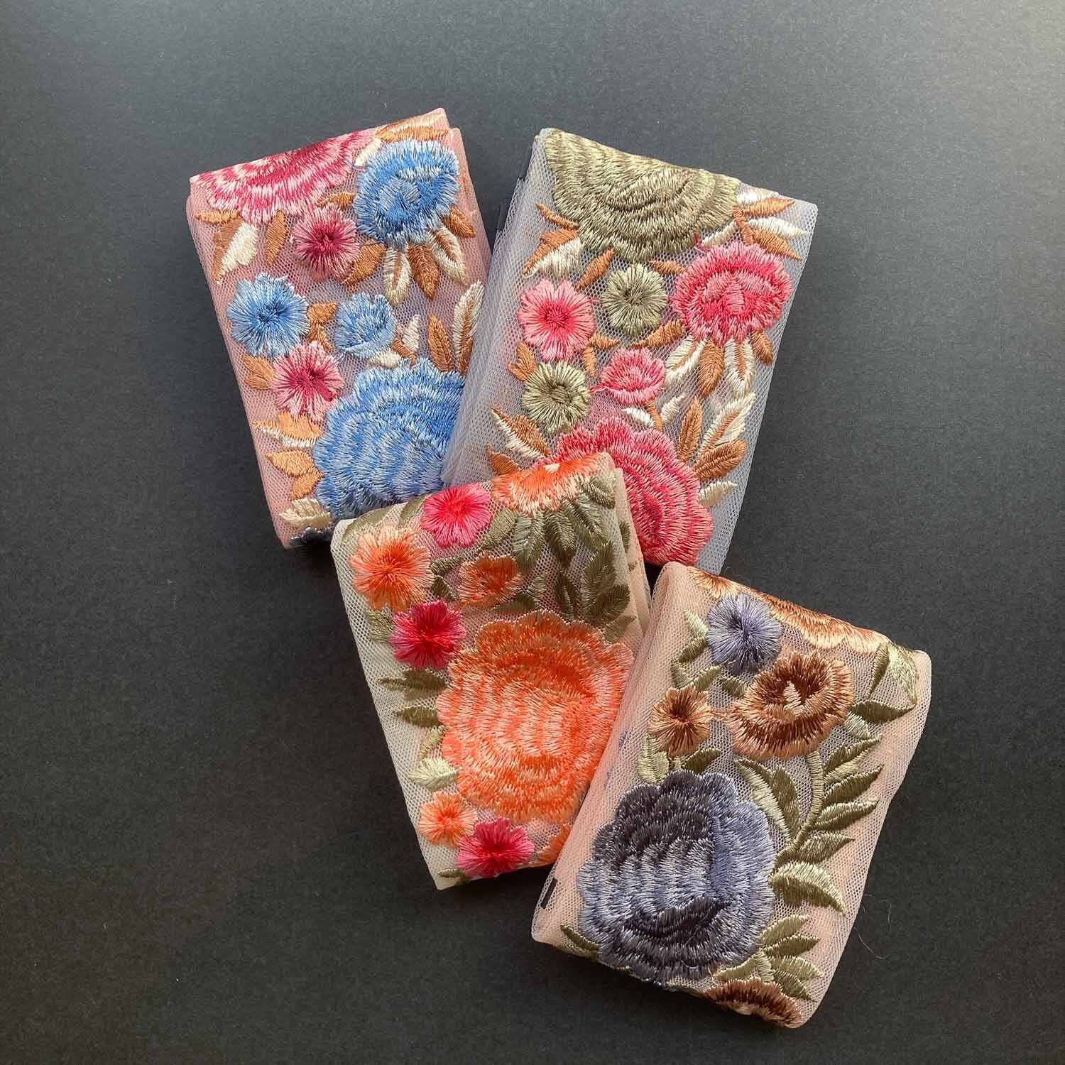 バラ風お花の刺繍チュールレース(1mカット)