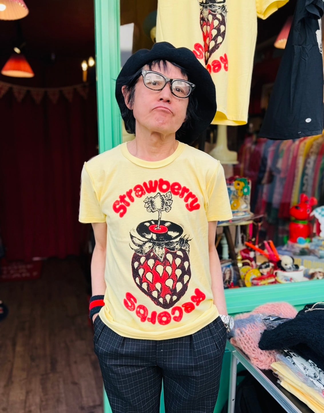 STRAWBERRY RECORDS オフィシャルTシャツ | STRAWBERRY RECORDS ONLINE