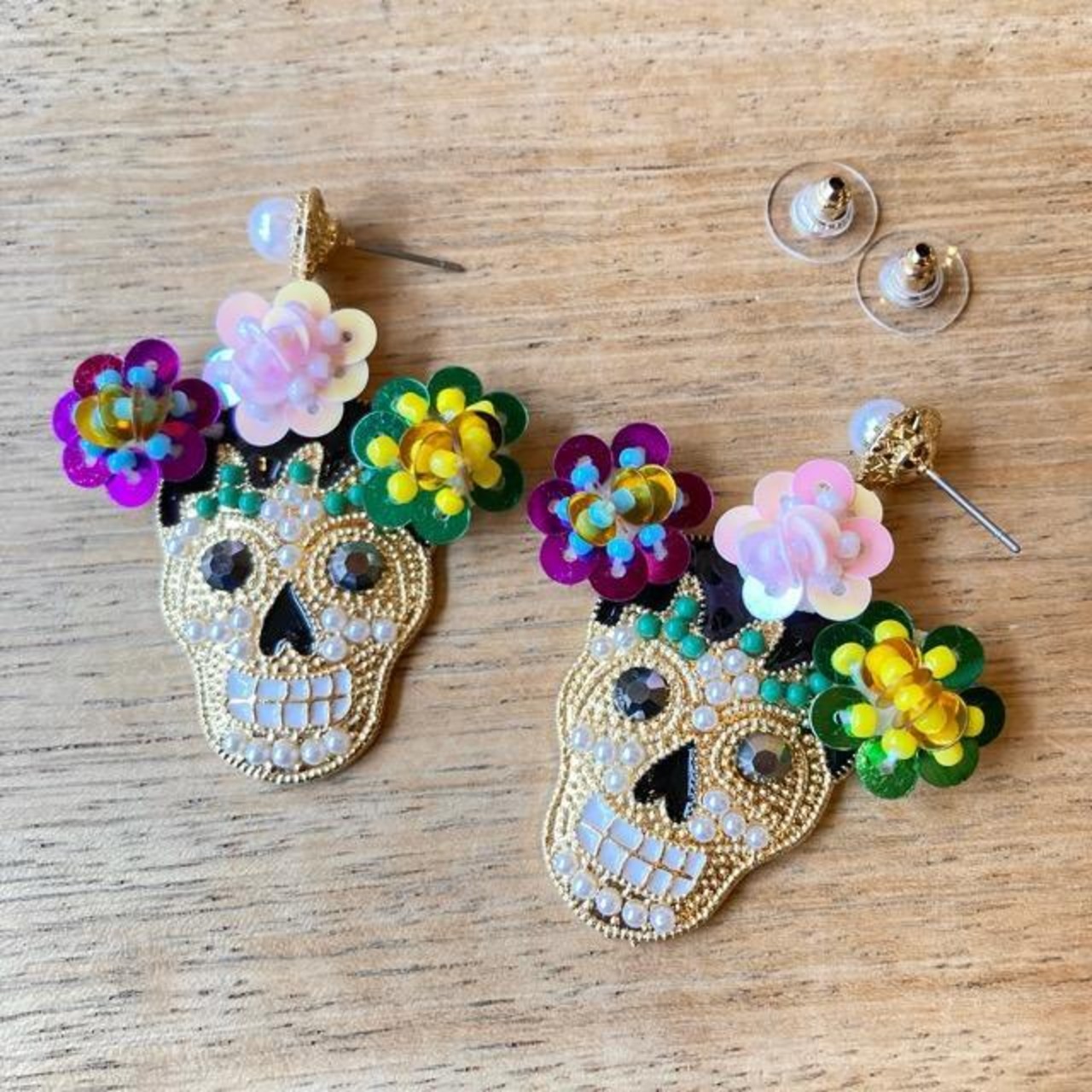TOPANGA Jewelry　デコレーションフラワーカラベラピアス　ホワイト×カラフル　ジュエリー　キャッチ　メキシコ　ギフト　プレゼント　ドクロ　スカル