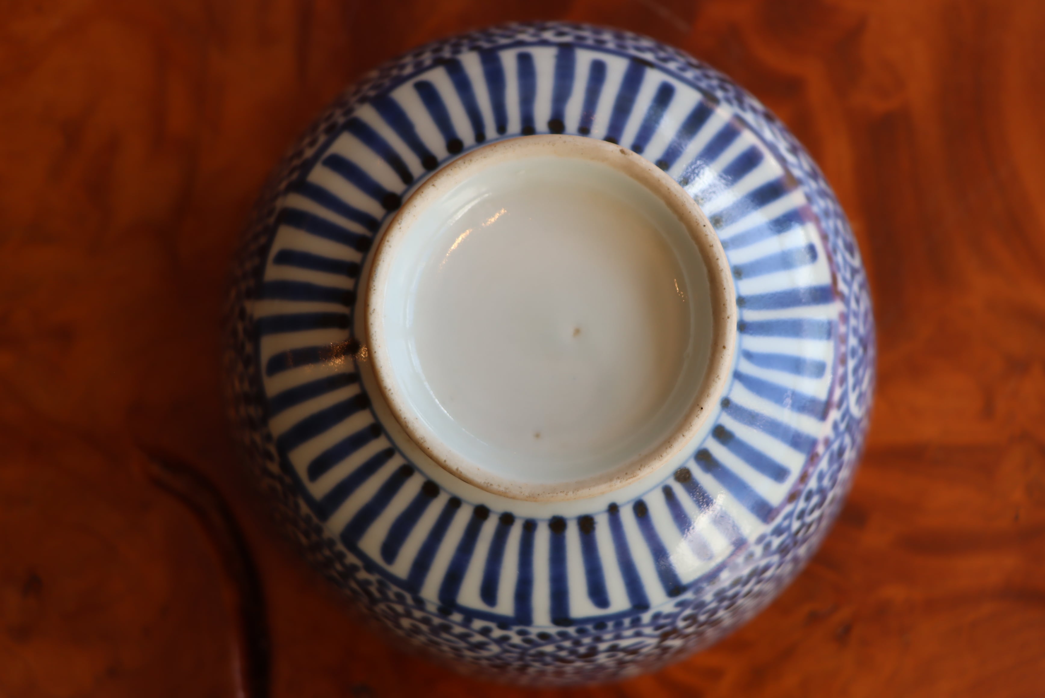 蓋茶碗 古伊万里 染付 蛸唐草文 | (有)新原美術 蓋茶碗 古伊万里 染付 蛸唐草文 | (有)新原美術