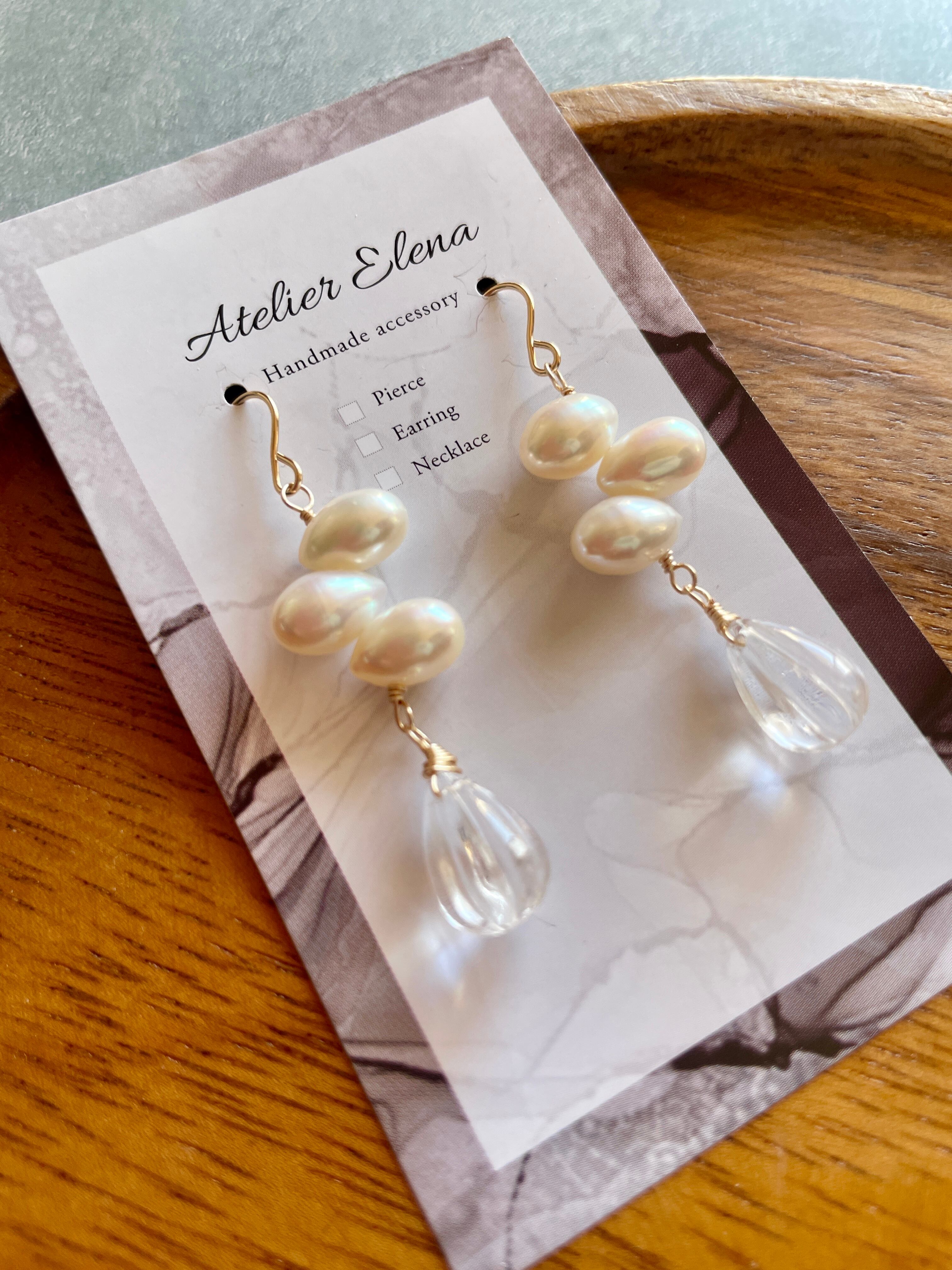 ギラギラアバロントリプレット円型フラワーカービングピアスチャーム