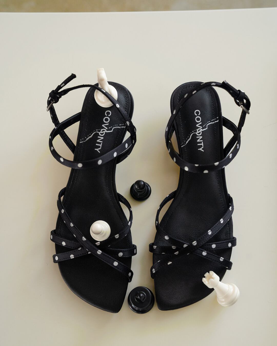 ドットストラップフラットサンダル G26002