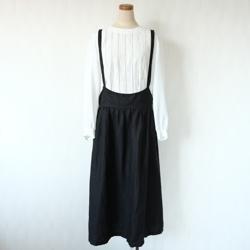 黒サロペットスカート