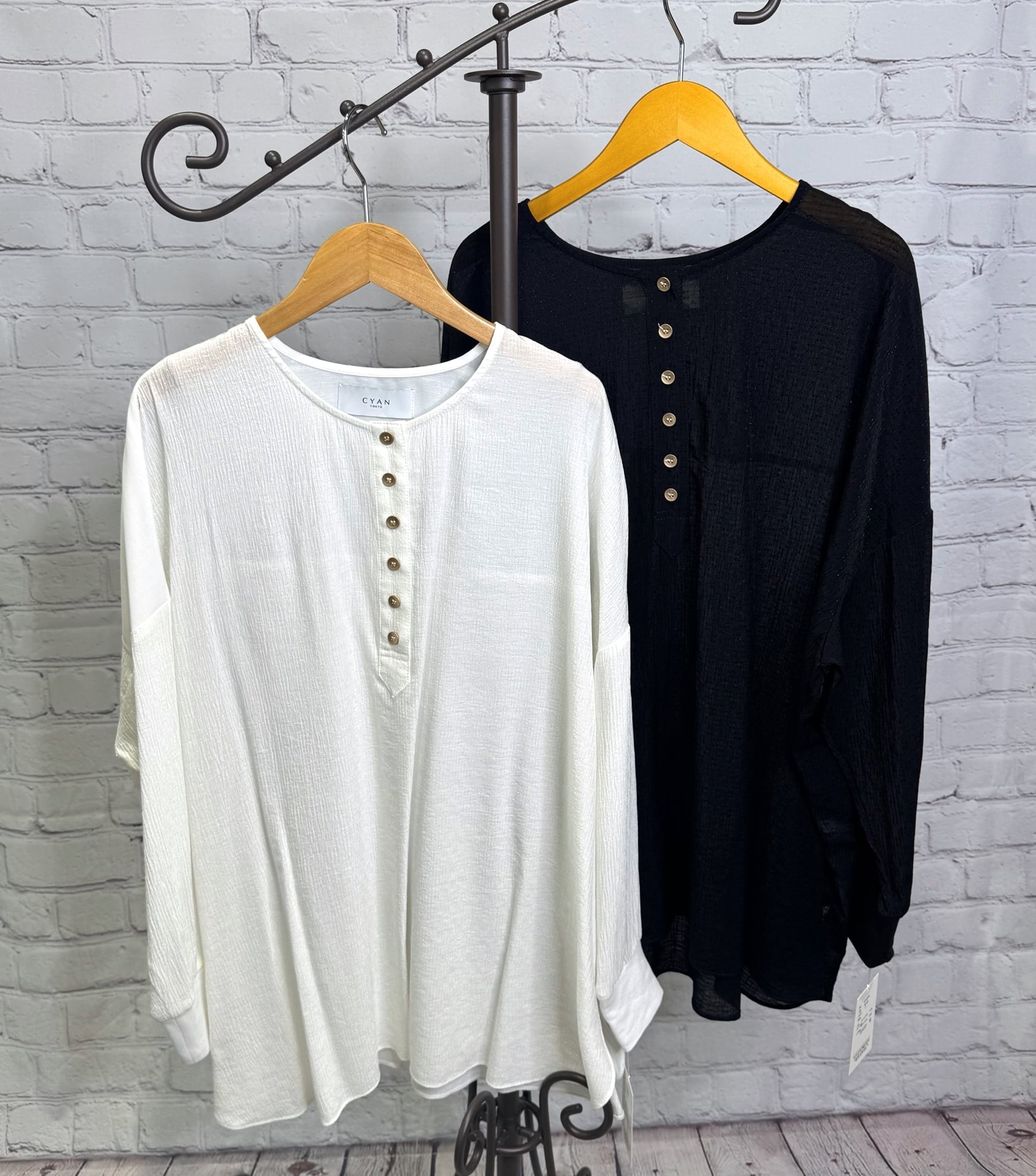 SALE！CYAN TOKYO シアントーキョー ワッシャーラメリブブラウス