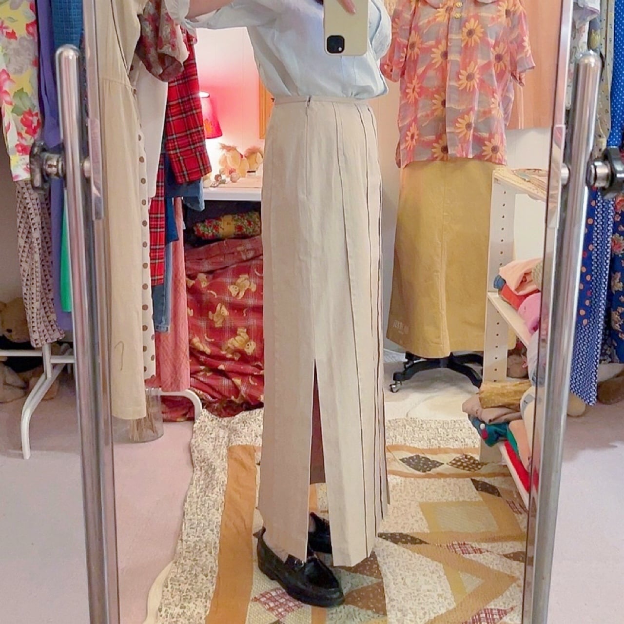 beige pleats side slit long skirt