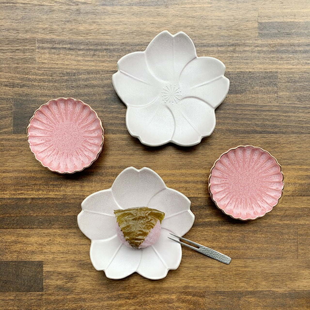 波佐見焼　桃鉄桜型小皿（１枚） 21-058