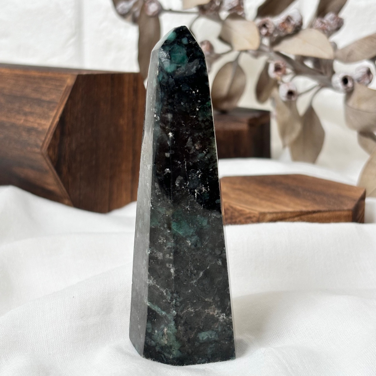 エメラルド*250710*天然石*タワー*置き物*インテリアストーン