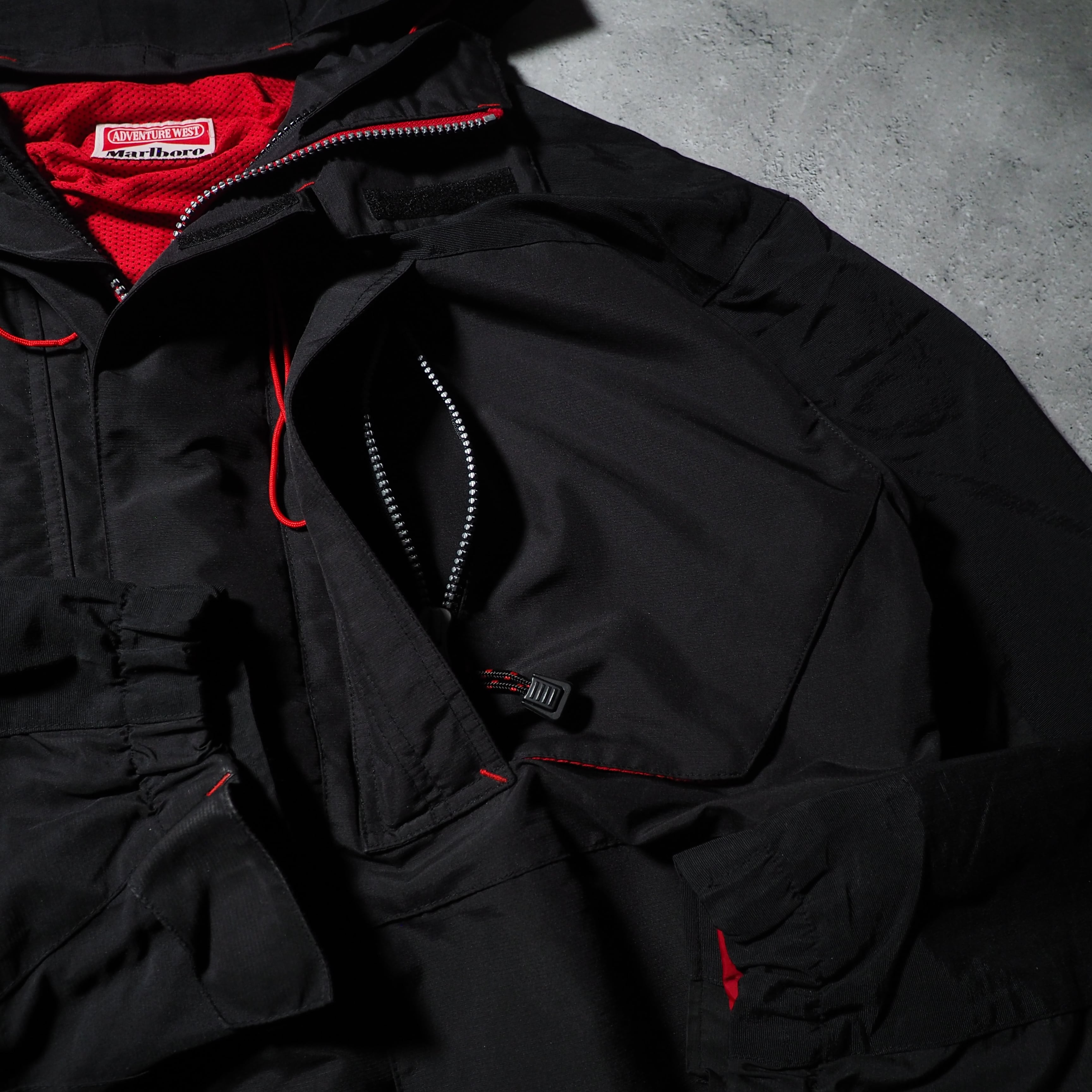 1990s ” Marlboro ” Black nylon technical vintage loose mountain gear jacket