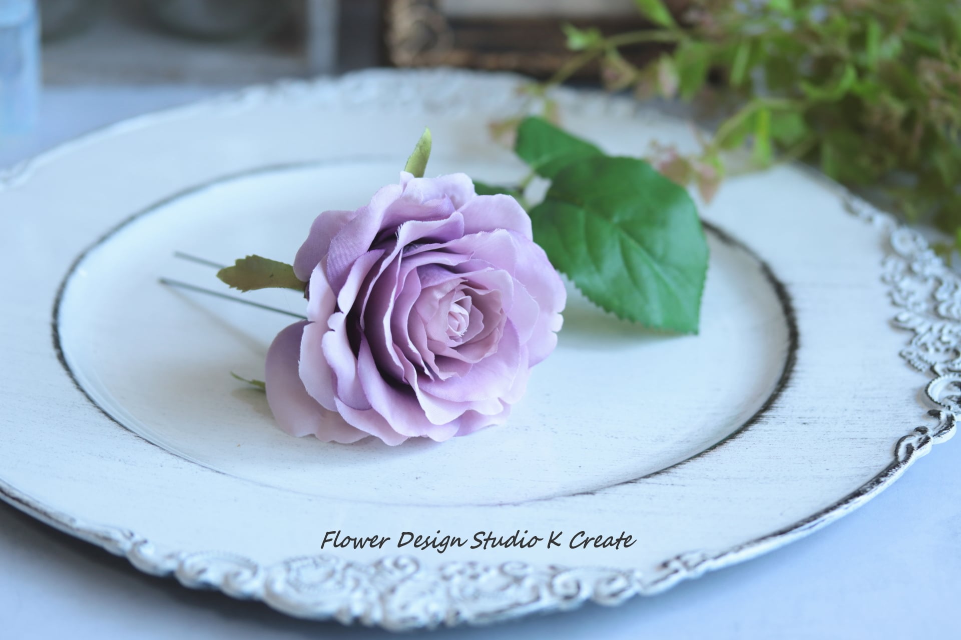 薔薇と葉っぱの髪飾り（ラベンダー） ラベンダー色の薔薇 髪飾り