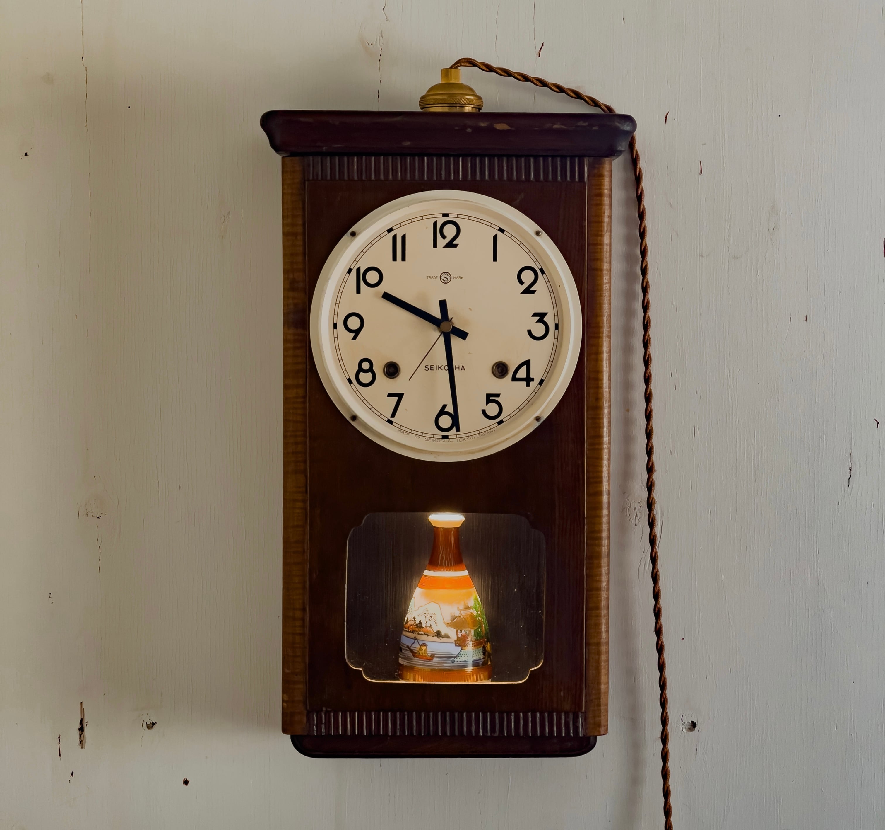 ショーケースのような壁掛け時計 | 月日工作舎