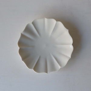 宮田竜司 白磁 稜花皿（26-060）