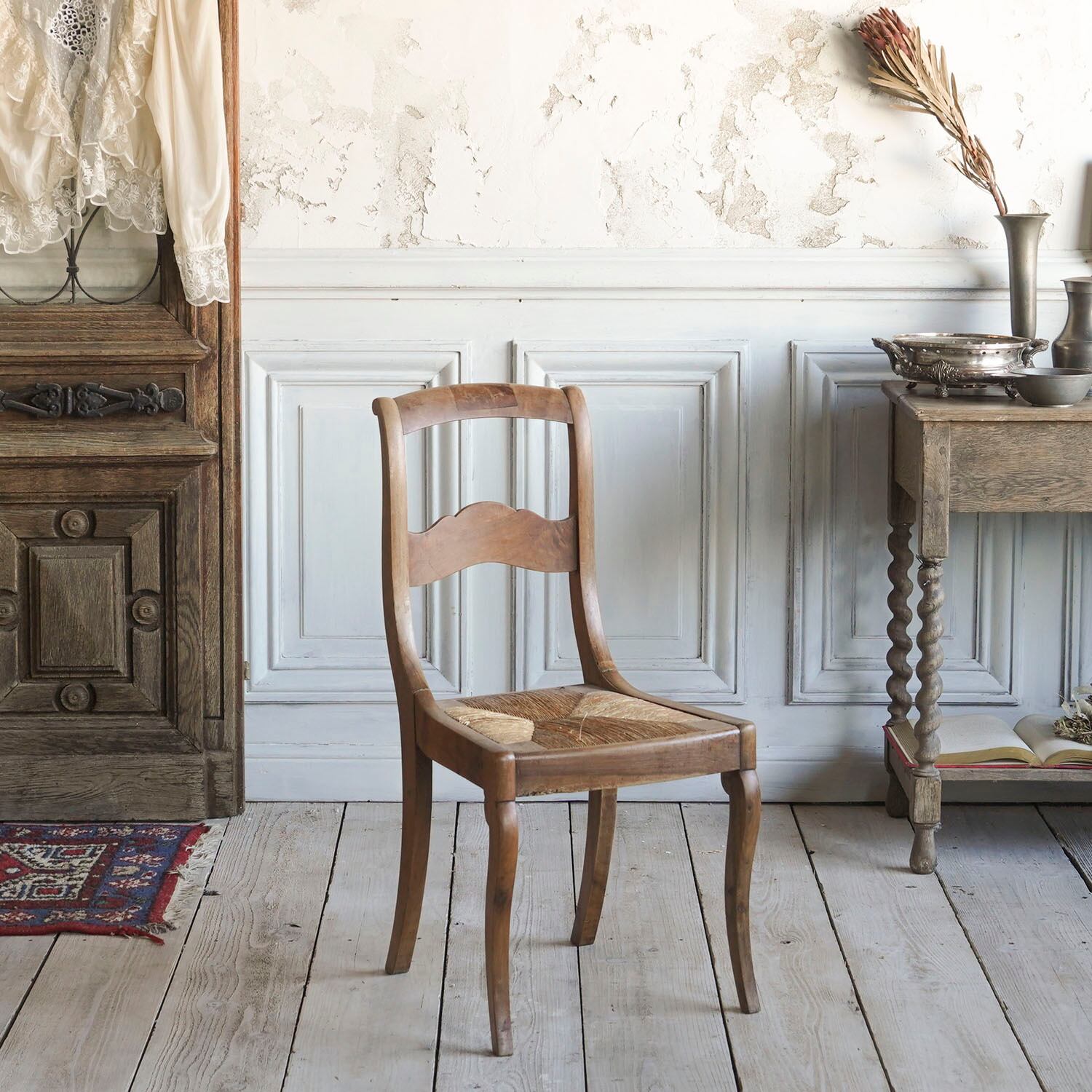 チェア/アンティーク/ウォルナット/ラッシュシート/空間装飾/ディスプレイ/椅子/イス