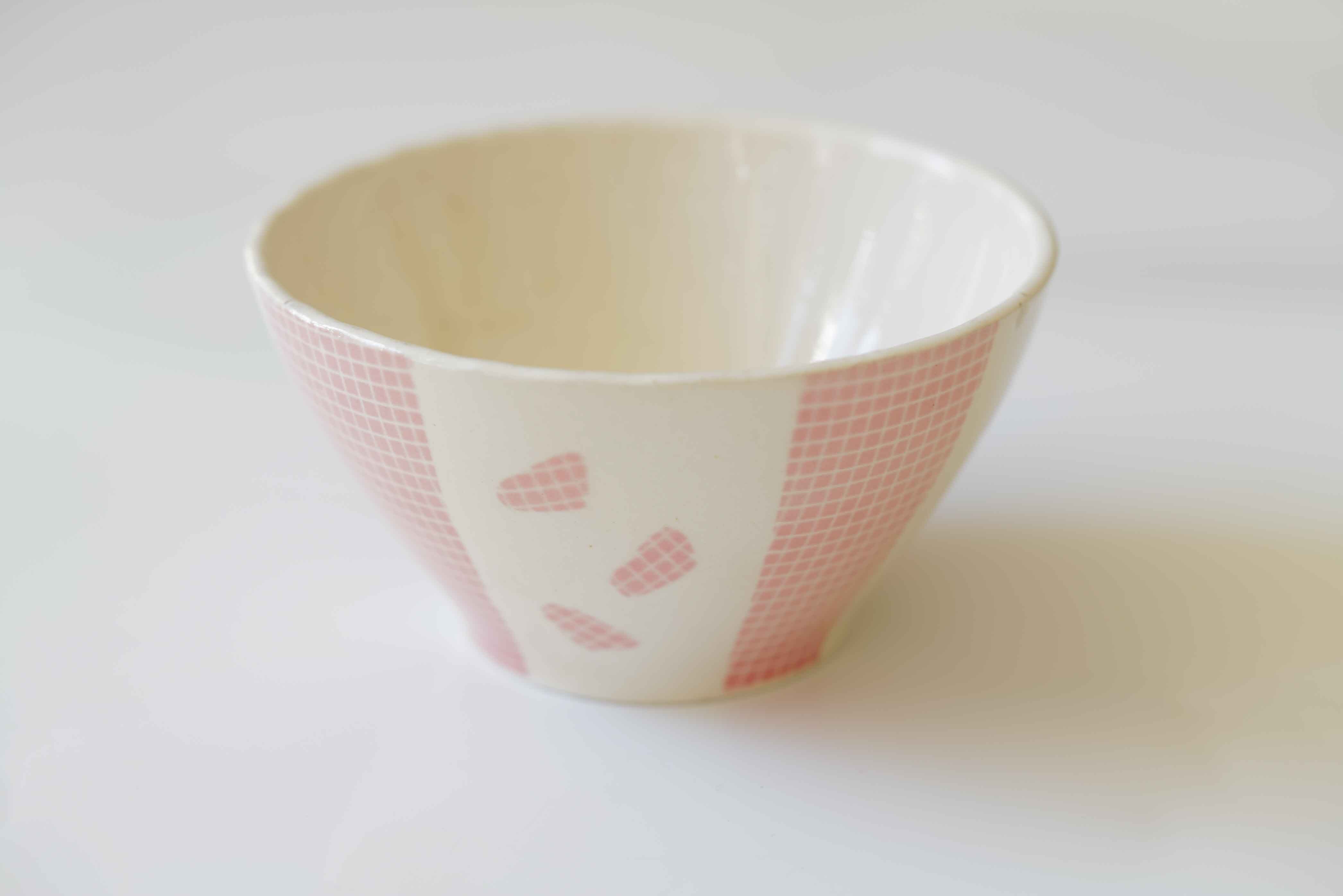 珍しいフォルムのカフェオレボウル　ピンク色がとても可愛いです。