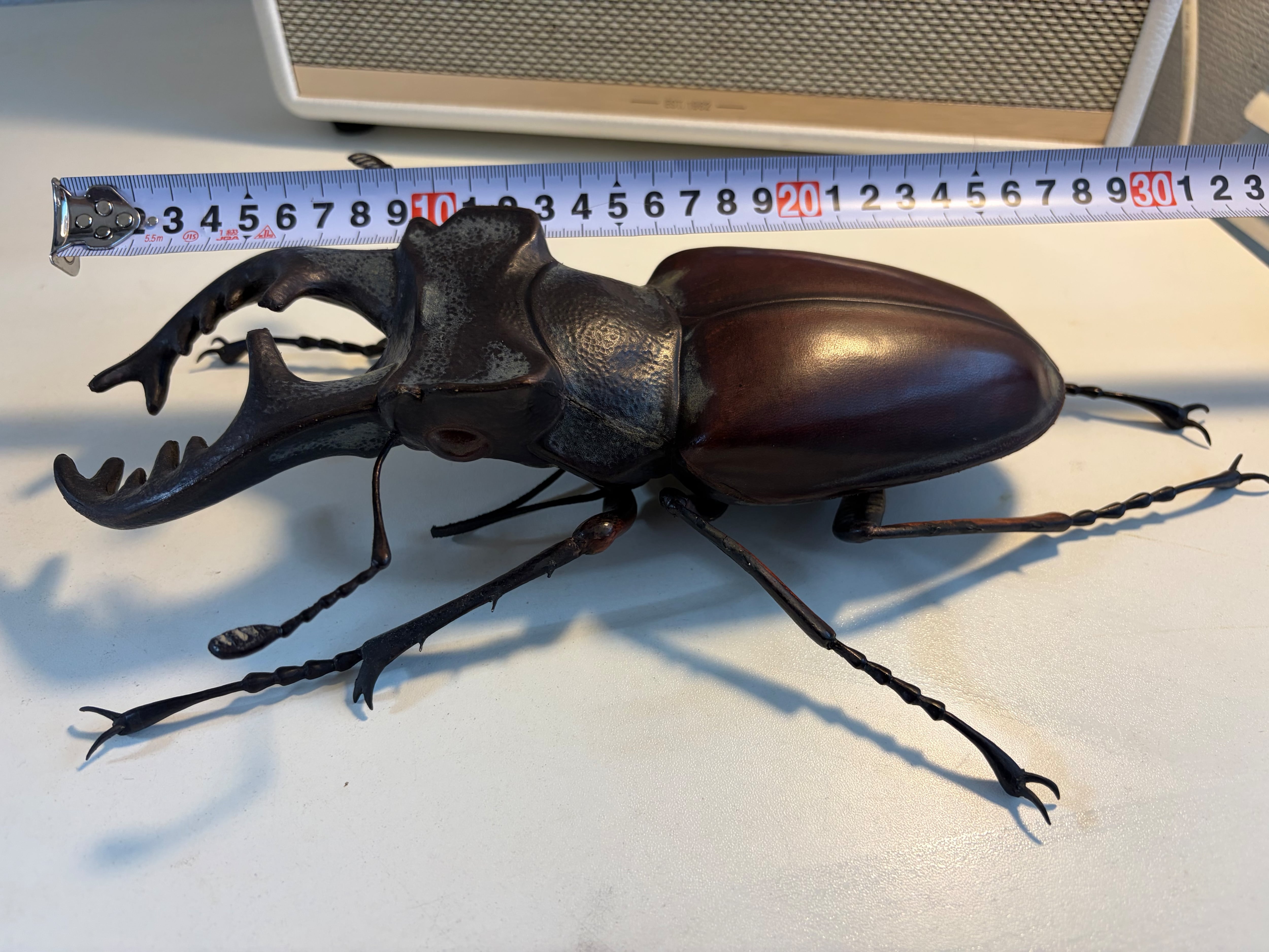 クワガタ (レザークラフト) 足先縦30cm、巾20cm 作者 河野 甲