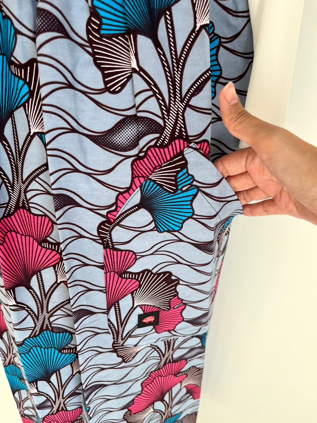 専用✤エプロン✤アフリカ布 アフリカ布のナチュラルエプロン 銀杏リーフ/グレー | lalaproducts