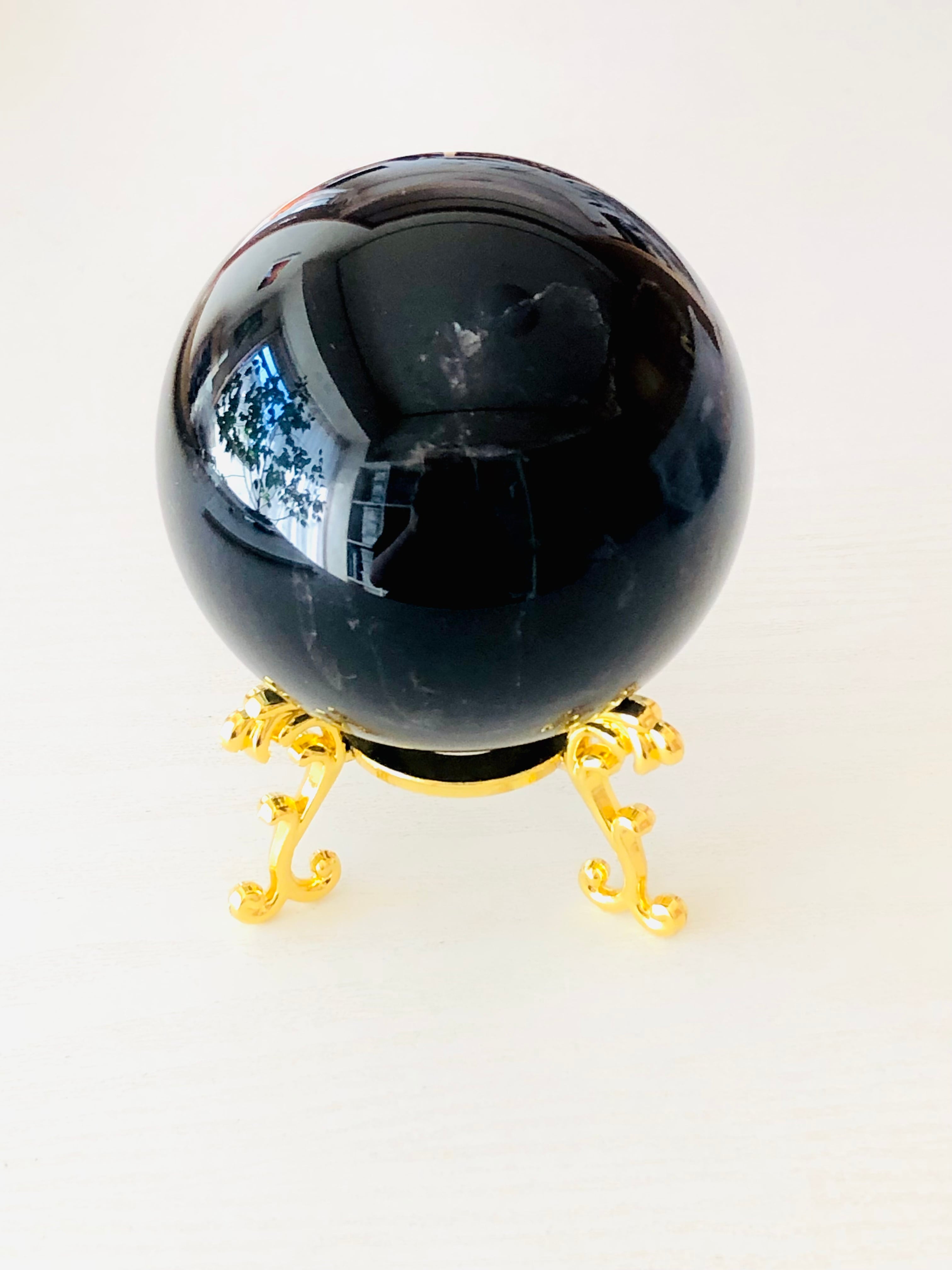 あなたを守る漆黒の盾！モリオン(黒水晶)の丸玉✴︎84mm | 虹色の星