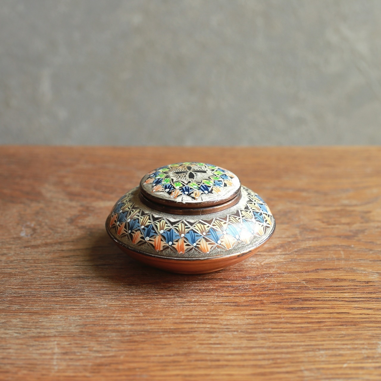 幾何学模様が美しい、銅の小物入れ｜ヴィンテージ 銅製の小物入れ 蓋物 幾何学模様