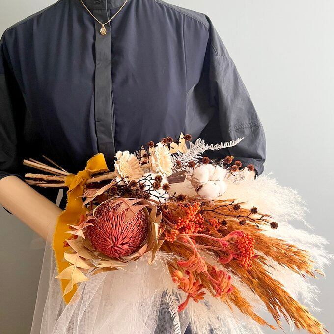 鮮やかな橙色のロングスワッグ（ブーケ） L L | florist Topazos kunitachi
