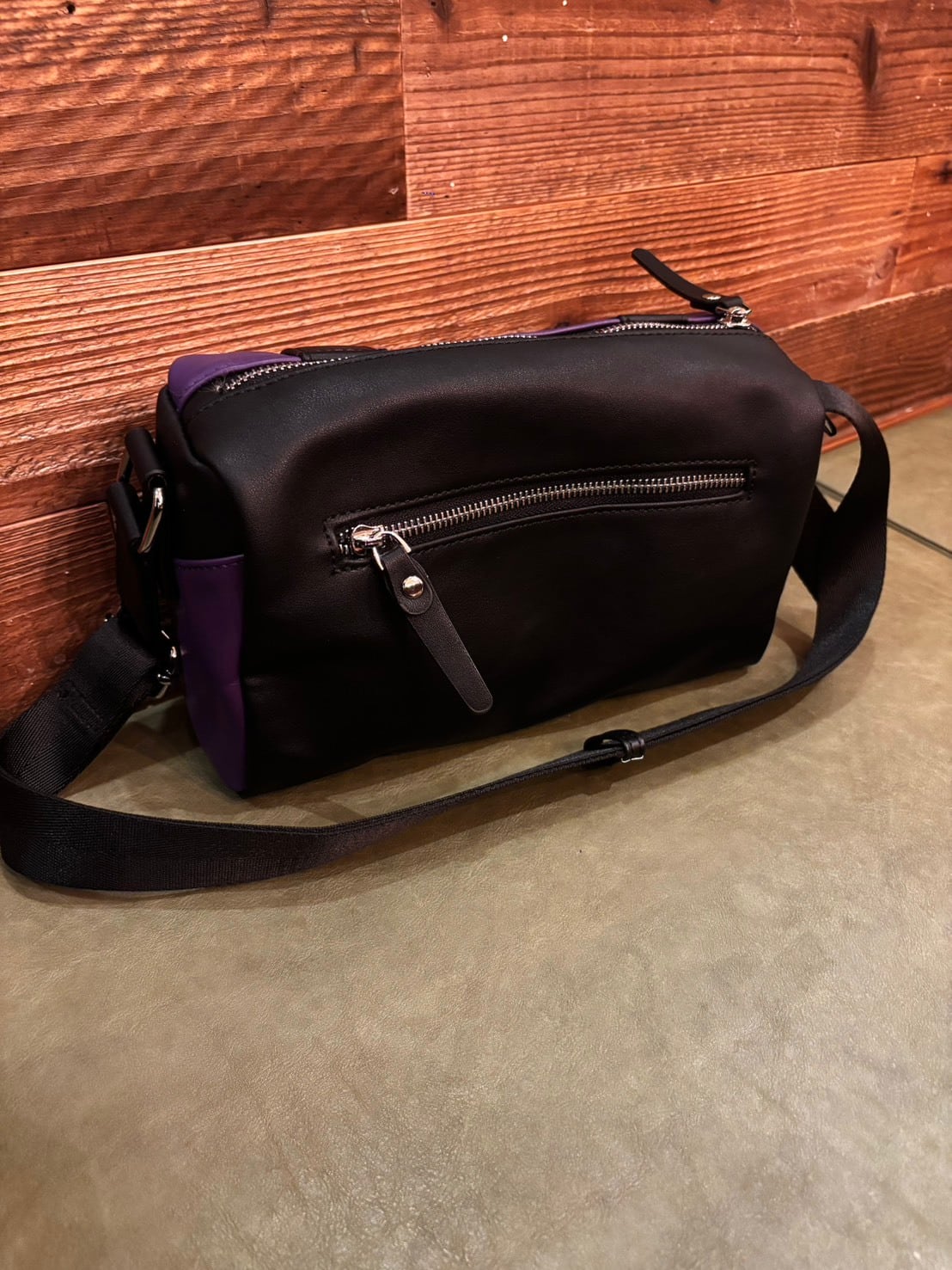 PURPLE×BLACK COMPACT SHOULDER BAG【メタルプレート付き】 | NIER