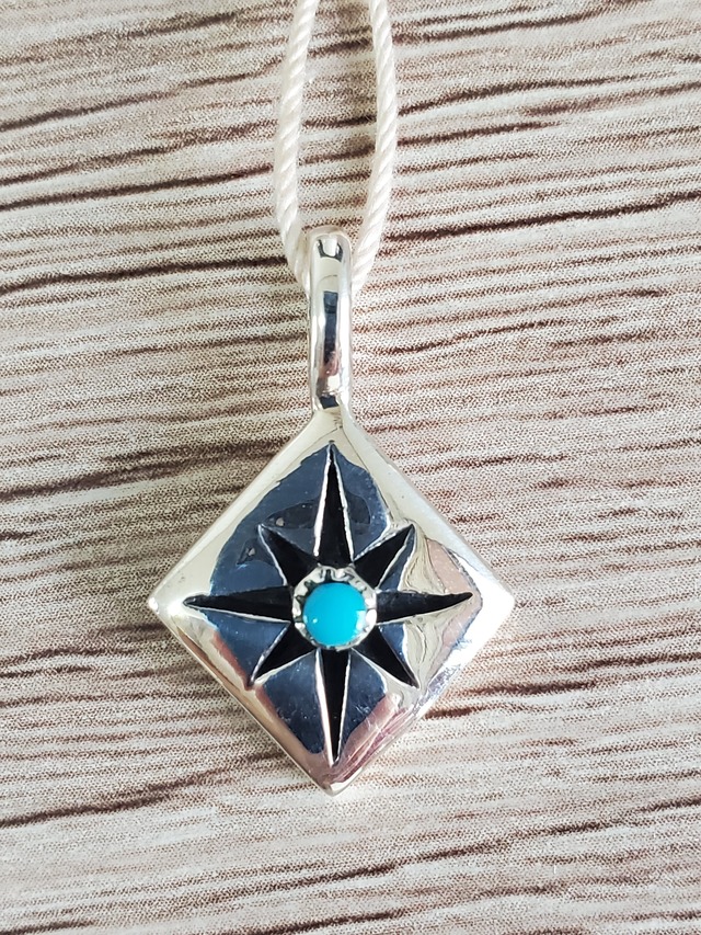 ターコイズペンダントトップ 925silver インディアンジュエリー 夏アクセ