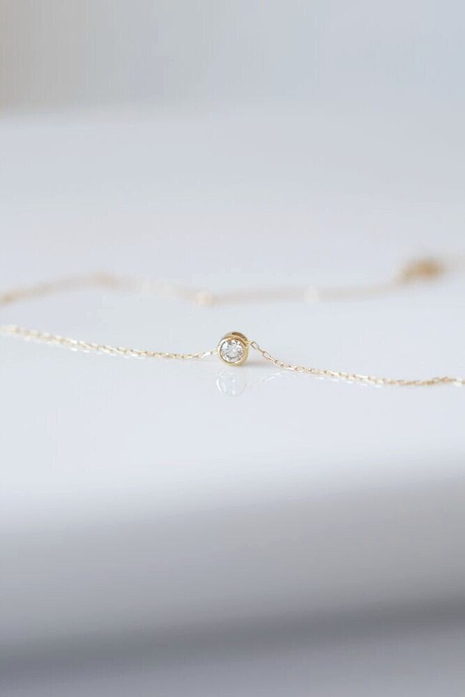 シンプルなゴールドのダイヤネックレス