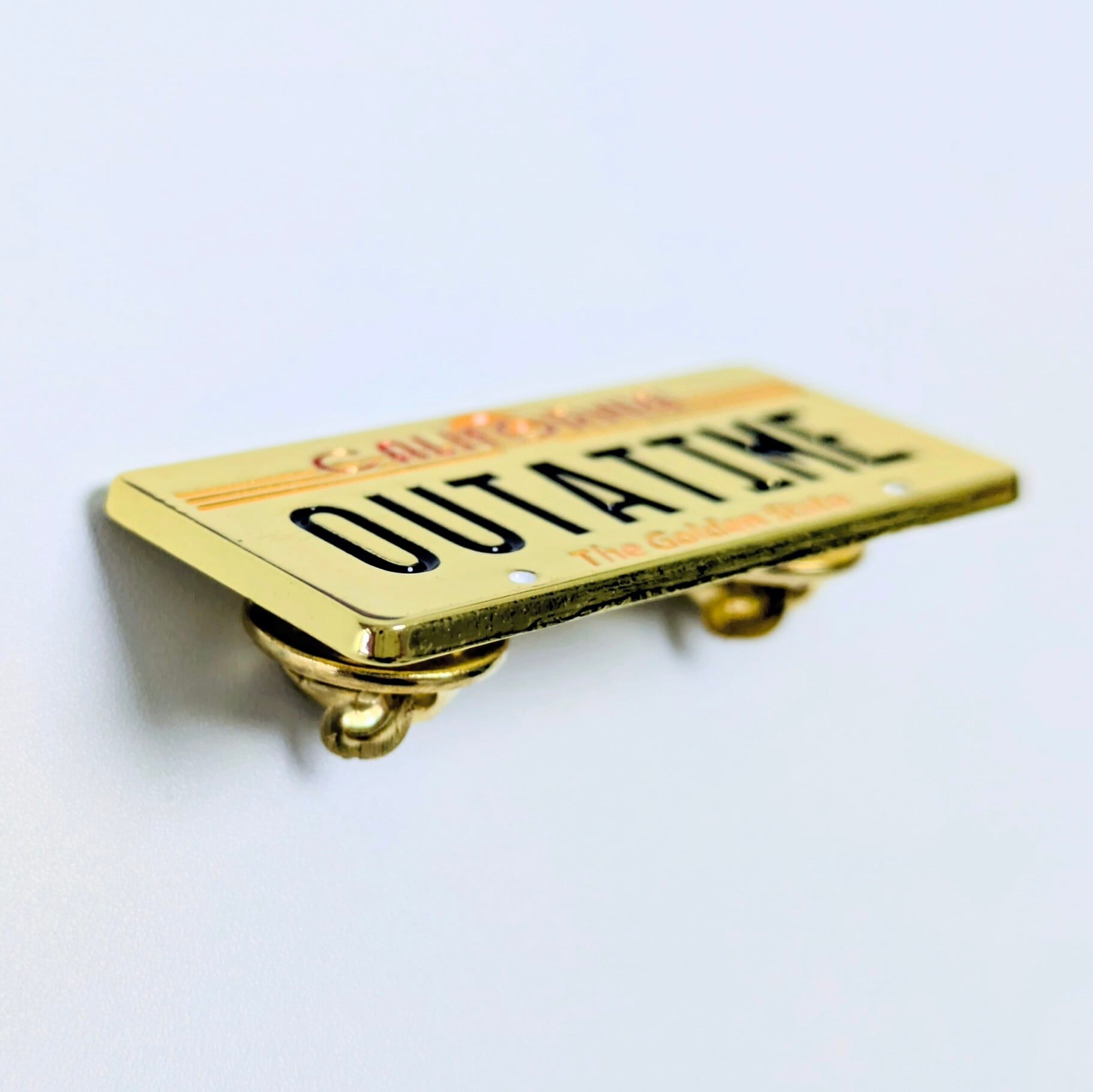 送料無料! ★ピンズ PINS★ピンバッジ 【 Back to the Future(バックトゥザフューチャー)】 OUT A TIME / デロリアンナンバープレート〚アメリカン雑貨 アメトイ〛