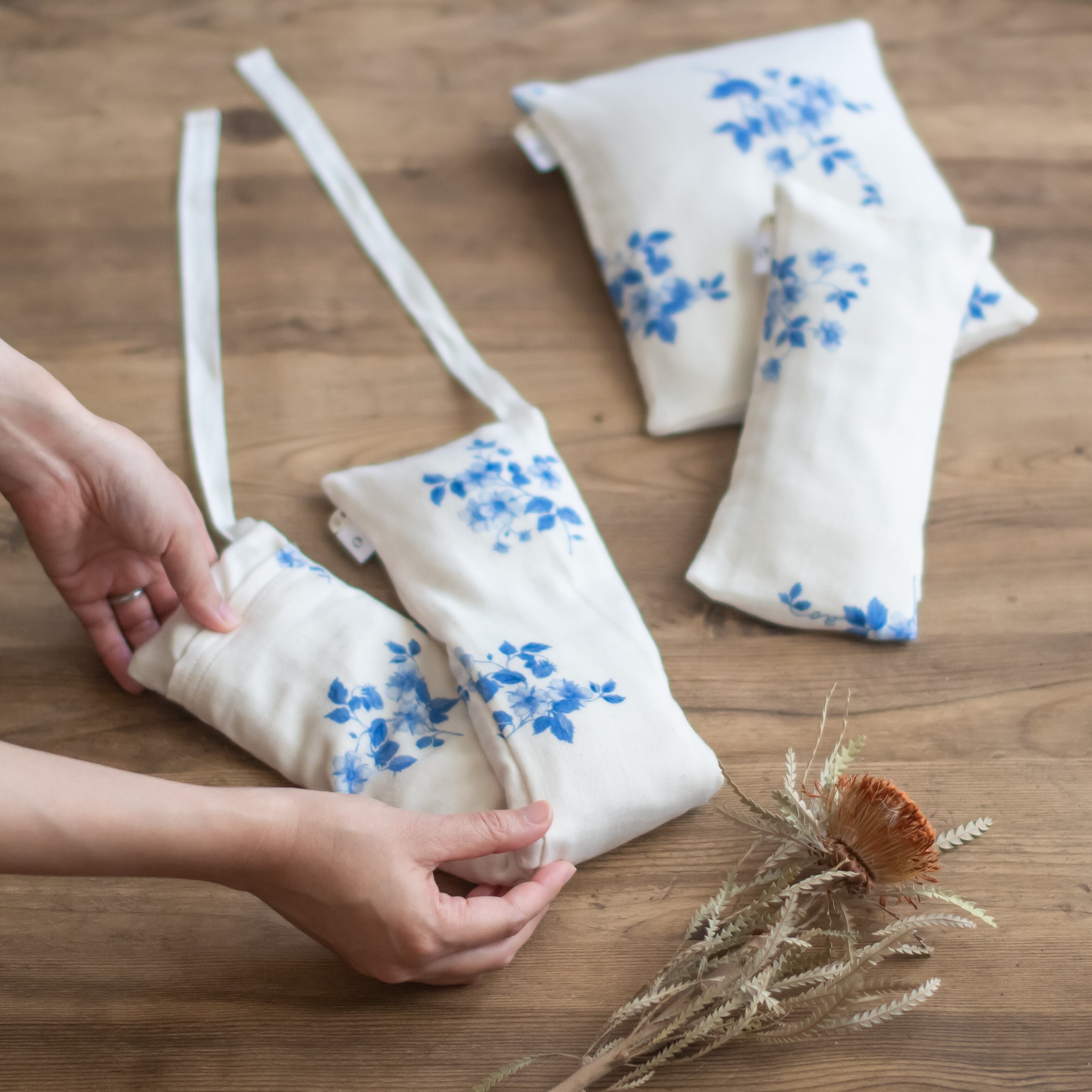 ao × accos＞ 首・肩用 米ぬか玄米カイロ（よもぎ）カバー付 | accos