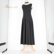 社交ダンス 衣装 スタンダード ドレス ワンピース レッスンウェア パーティ衣装 黒 ブラック系 チョーカー 白 ホワイト系 ノースリーブ 無地 ストレッチ ゆったり シンプル 美シルエット おしゃれ 薄手 自宅練習 イベント用 高級感 プロ仕様 洗練されたデザイン フィット感 年齢問わず 舞台衣装 上品な仕上げ コーディネート可