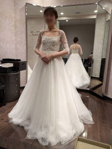 ウェディングドレス アイボリー系のホワイト 編み上げ/くるみボタン  