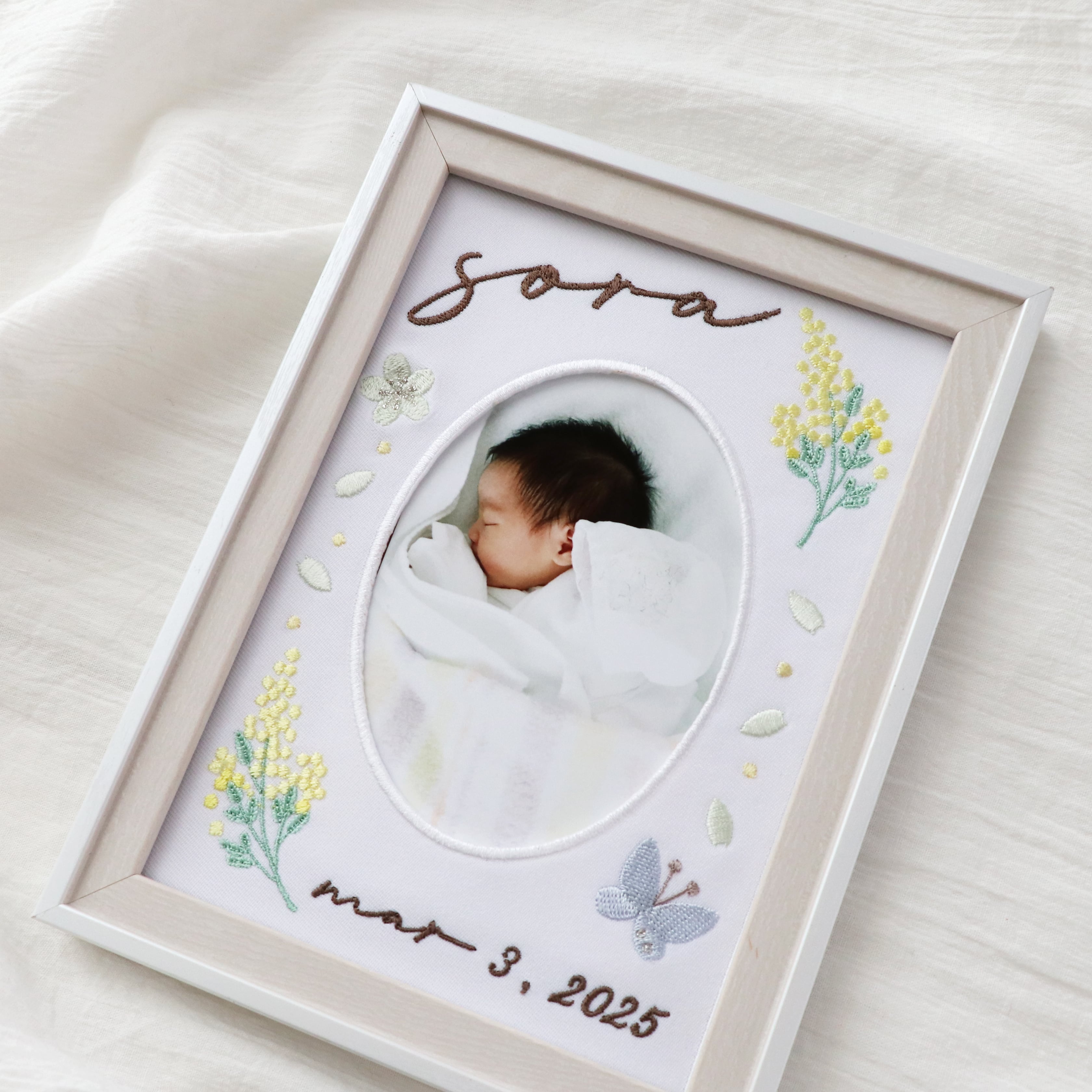 ミモザ刺繍のフォトフレーム命名書（ブルー・選べるフレーム付・2L