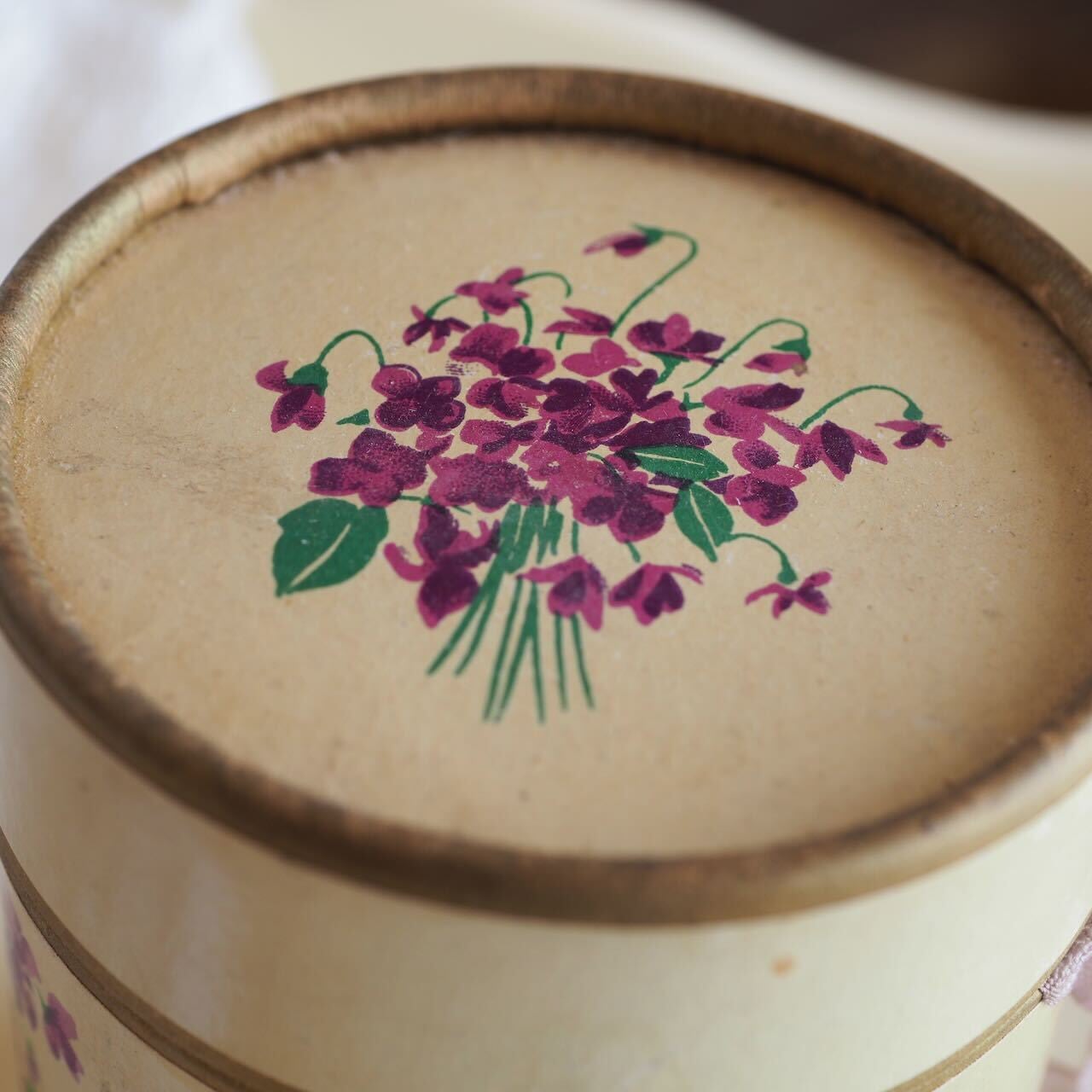 ベルドゥ社製すみれの香水「コート・ダジュール」No.83 | ヴィラ