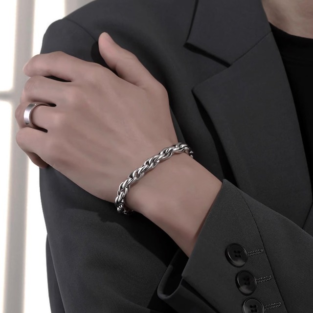 chain bracelet (B32)